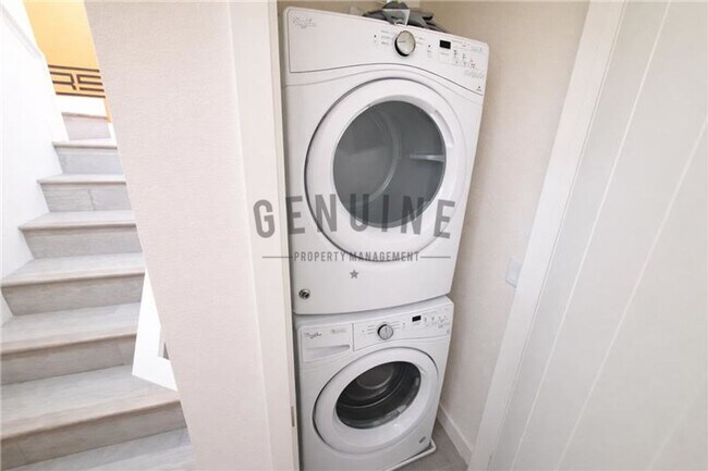 Building Photo - Beautifully Furnished 3Bd 3.5Ba Condo in Costa Mesa