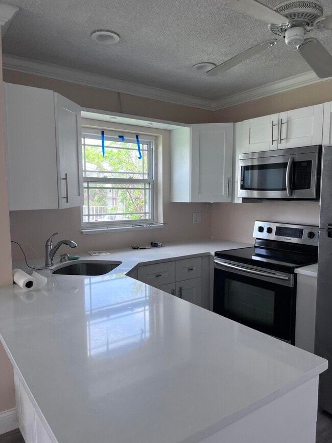Building Photo - 251 S Golf Blvd