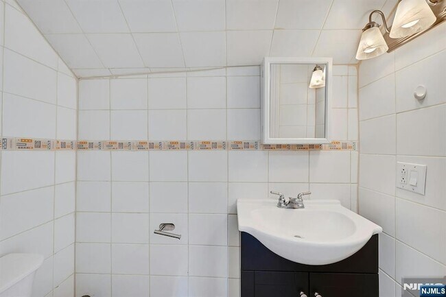 Building Photo - 30 Columbia Terrace