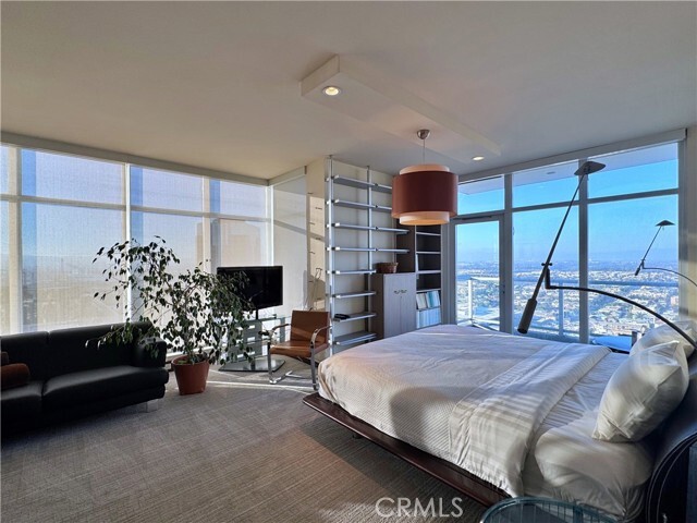 Building Photo - 400 W Ocean Blvd