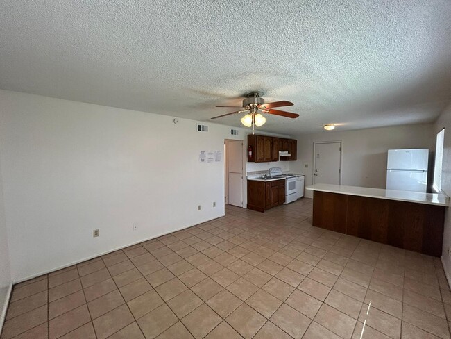 Building Photo - 1851 E University Dr