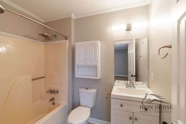 Building Photo - 116 Barrington Dr