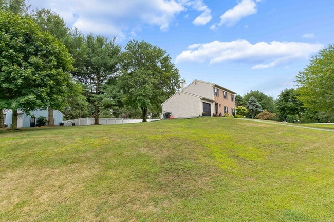 Building Photo - 24 Knollwood Dr