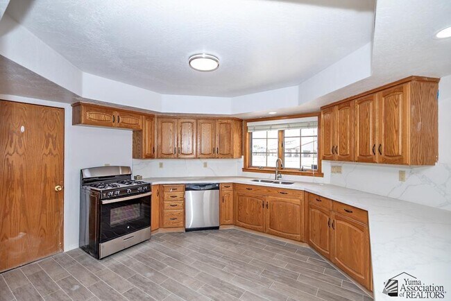 Building Photo - 2136 S 14th Ave