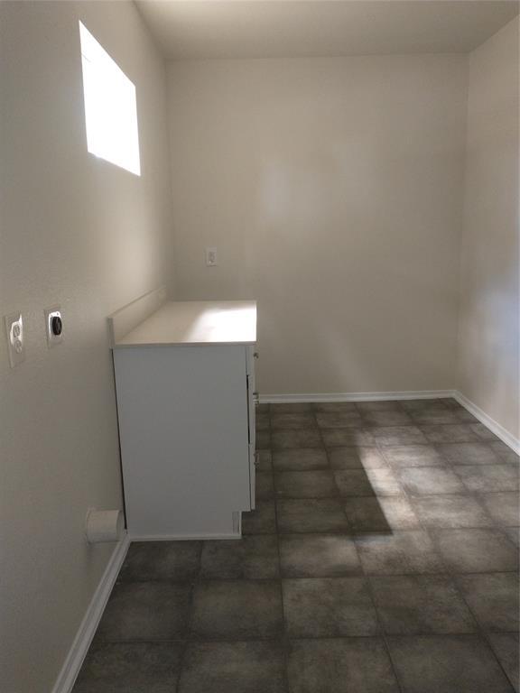 Building Photo - 258 Rosewood Dr