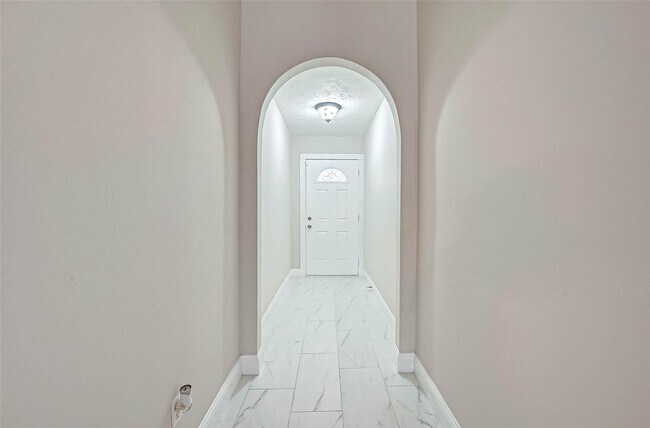 Building Photo - 6802 Glenray Dr