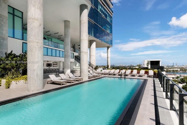 Building Photo - 398 NE 5th St