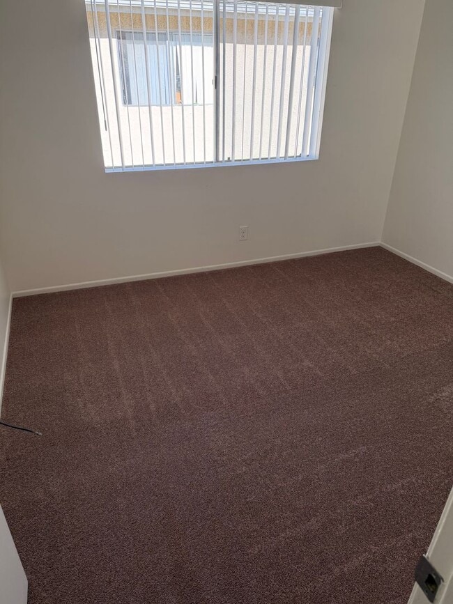 Building Photo - 2-Bedroom, 2 Story Condo, By Beach