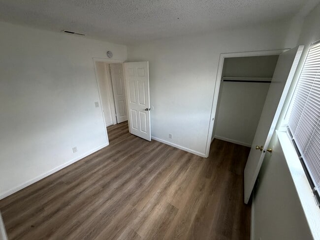 Building Photo - 951 Sloat Dr