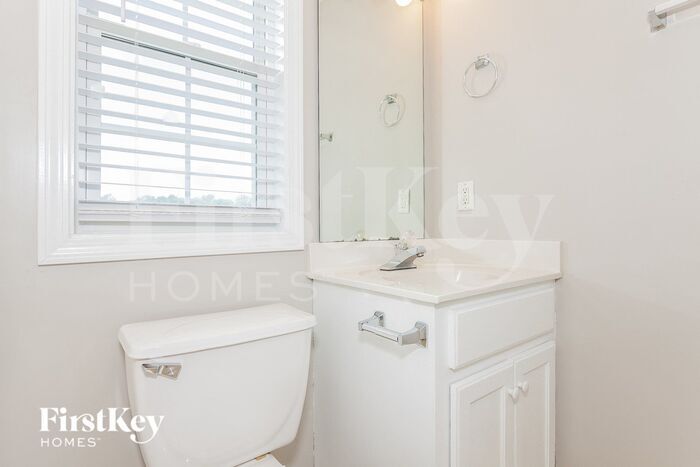 Building Photo - 721 Summey Farm Dr