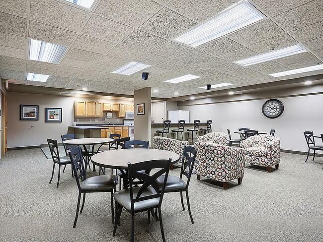 Building Photo - 400 N Richmond St