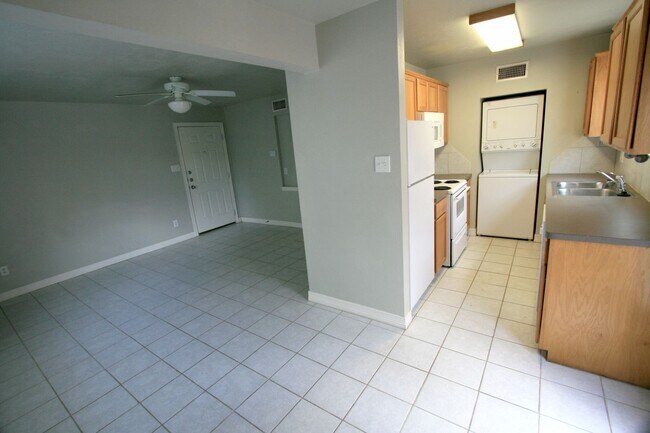 Building Photo - 4402 Boyett St