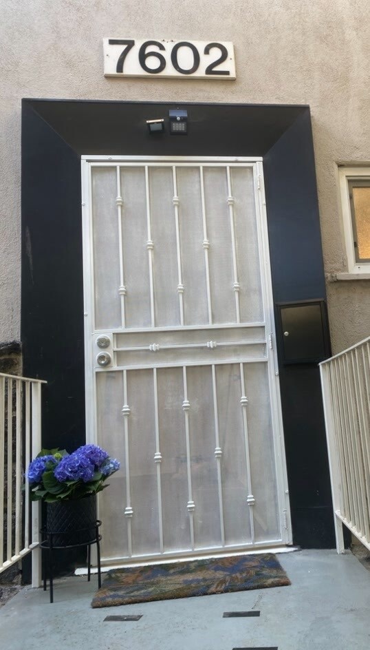 Building Photo - 7602 Lexington Ave