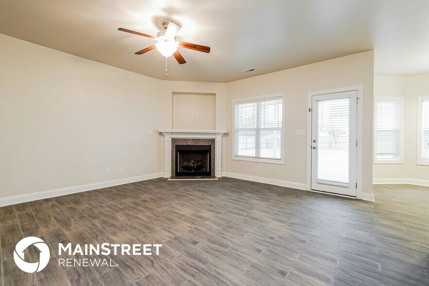 Building Photo - 140 Telesto Cir