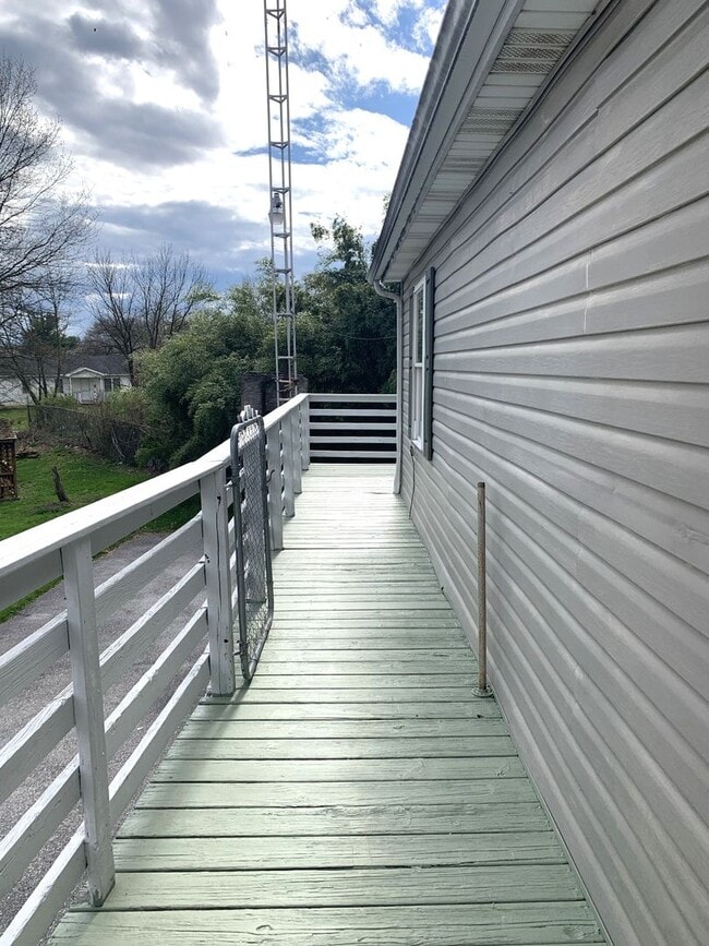 Building Photo - MOVE IN READY, APPLY NOW!!