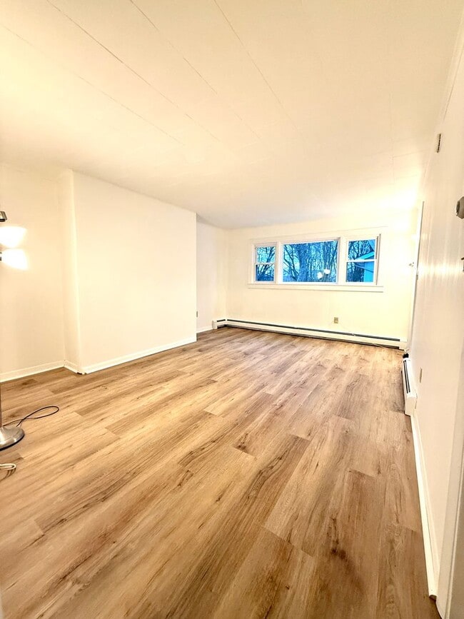 Building Photo - 473 Wilbur Ave