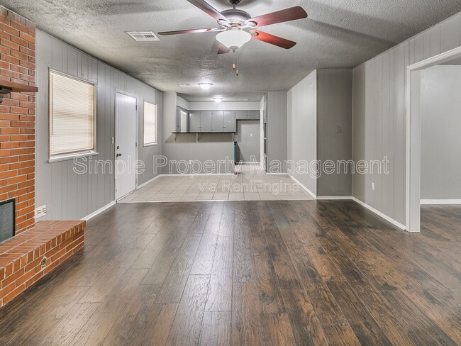 Building Photo - 136 Burton Pl