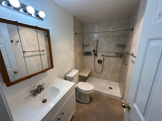 Building Photo - Duplex for rent