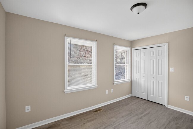 Building Photo - 2 Large Bedroom 2 level Townhouse in Fredericksburg
