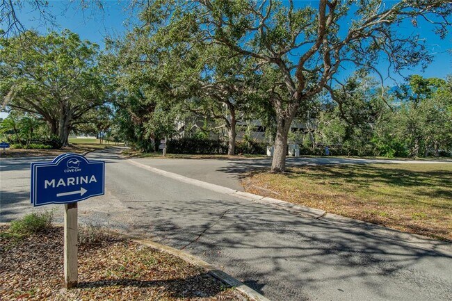 Building Photo - 2900 Cove Cay Dr