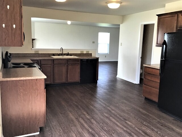 Building Photo - 467 Sedgewick Dr