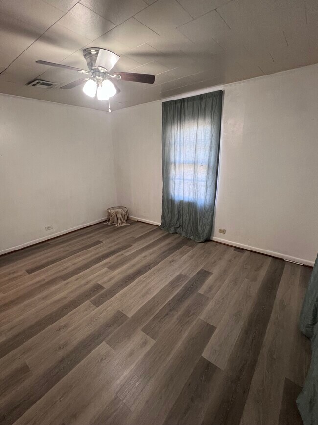 Building Photo - 149 Sylvia St