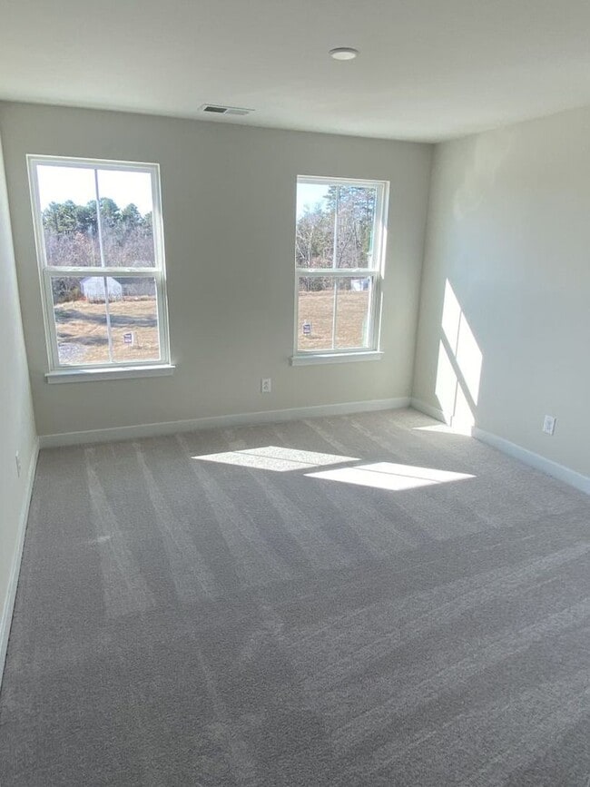 Building Photo - Great 3 Bed, 2 Story Townhome near Concord Mills