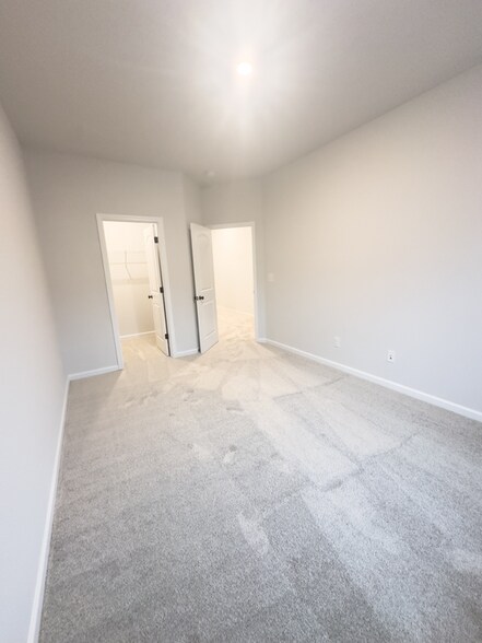 Building Photo - 5224 Kinsbridge Dr