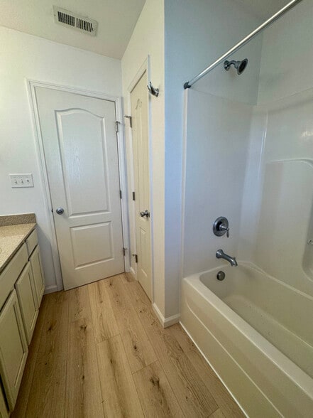 Building Photo - 318 Murphy Dr