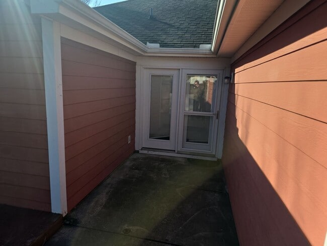 Building Photo - 3 Bed 2 bath house Right off of Rosewood, Walking distance to USC Events and Stadium