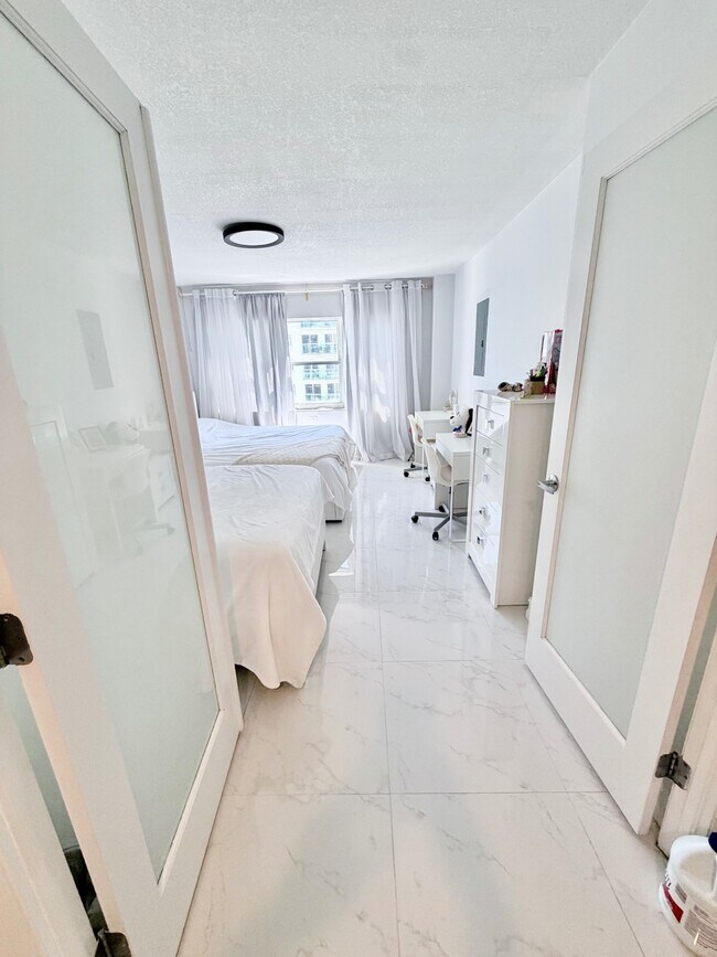 Building Photo - 3410-3410 Galt Ocean Dr