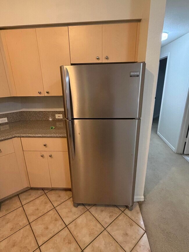 Building Photo - 270 Crestwood Cir