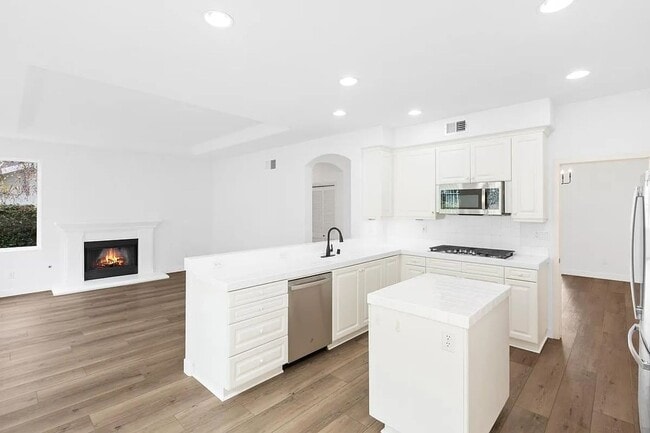 Building Photo - Don't miss out! Gated/Secured 3 br 2 ba home
