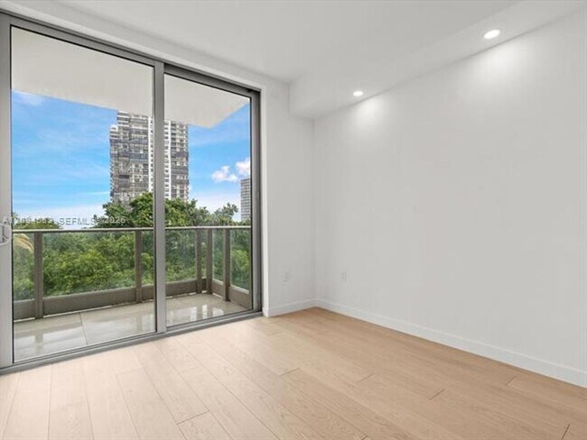 Building Photo - 2200 Brickell Ave