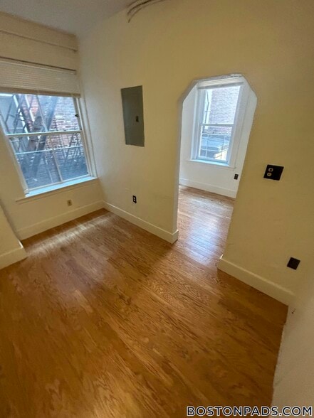 Building Photo - 4 Garden Ct St