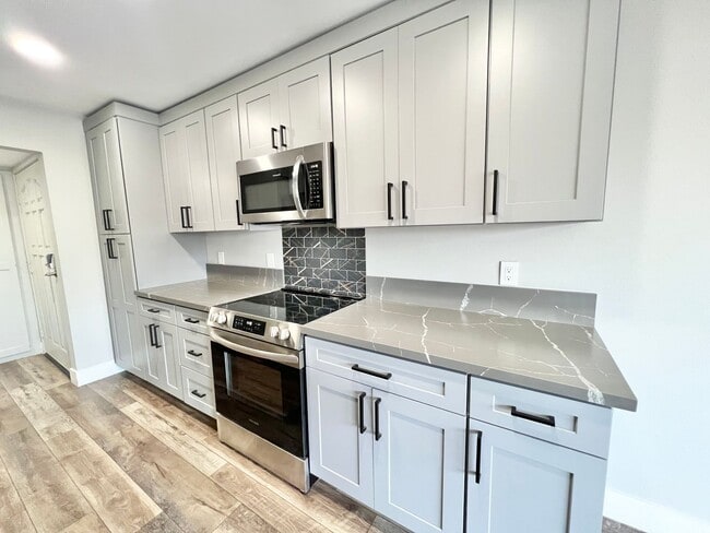 Building Photo - Spacious 2 Bedroom, 2 Bath Condo in Desira...