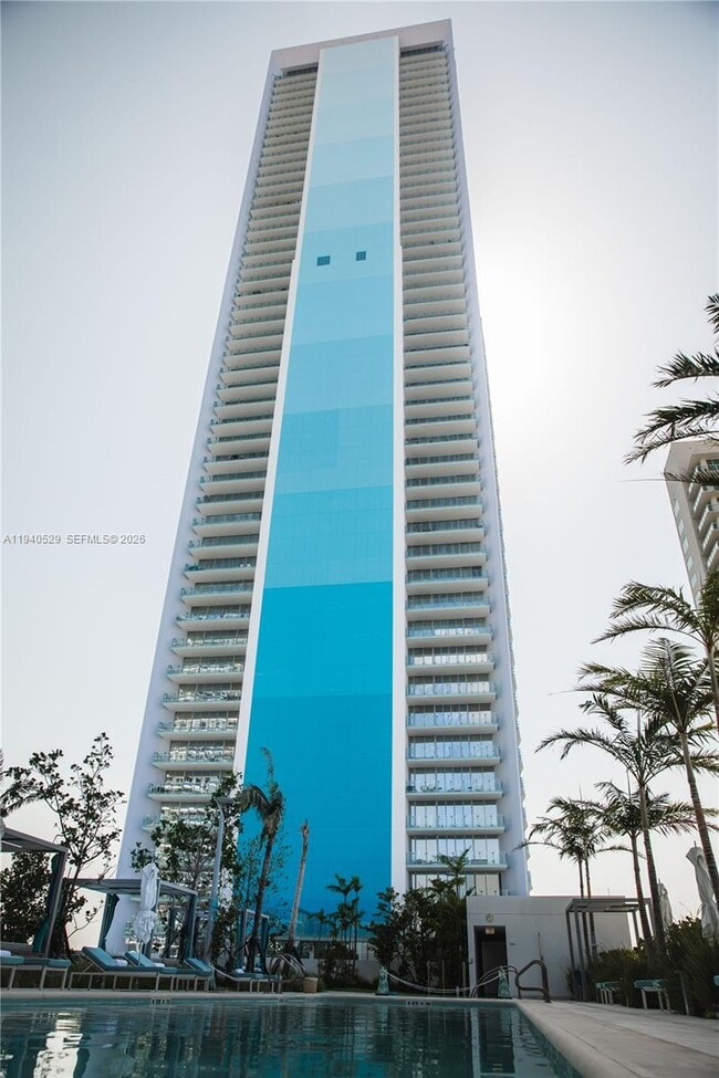 Building Photo - 700 NE 26th Terrace