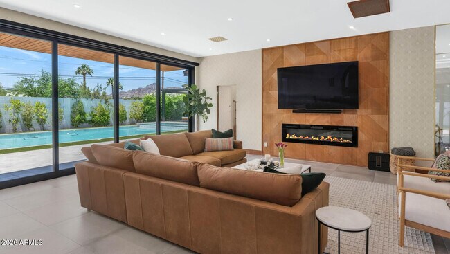 Building Photo - 5812 N 44th Pl