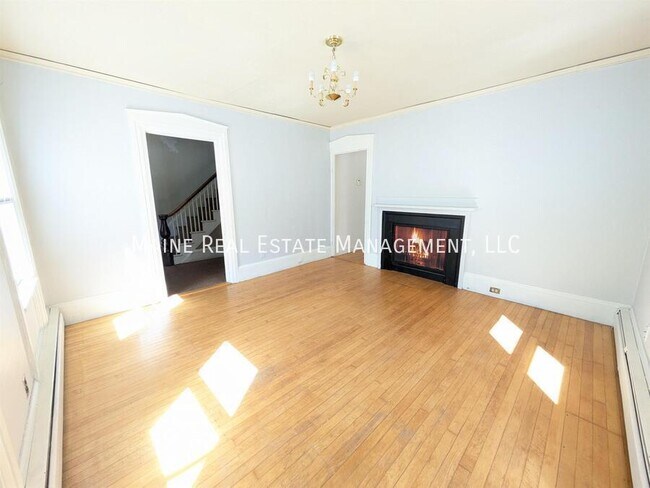 Building Photo - 15 Elm St