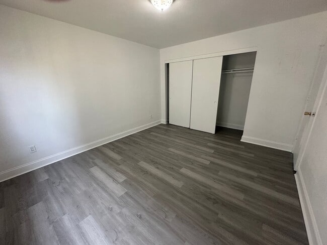 Building Photo - 1948 Country Club Ct