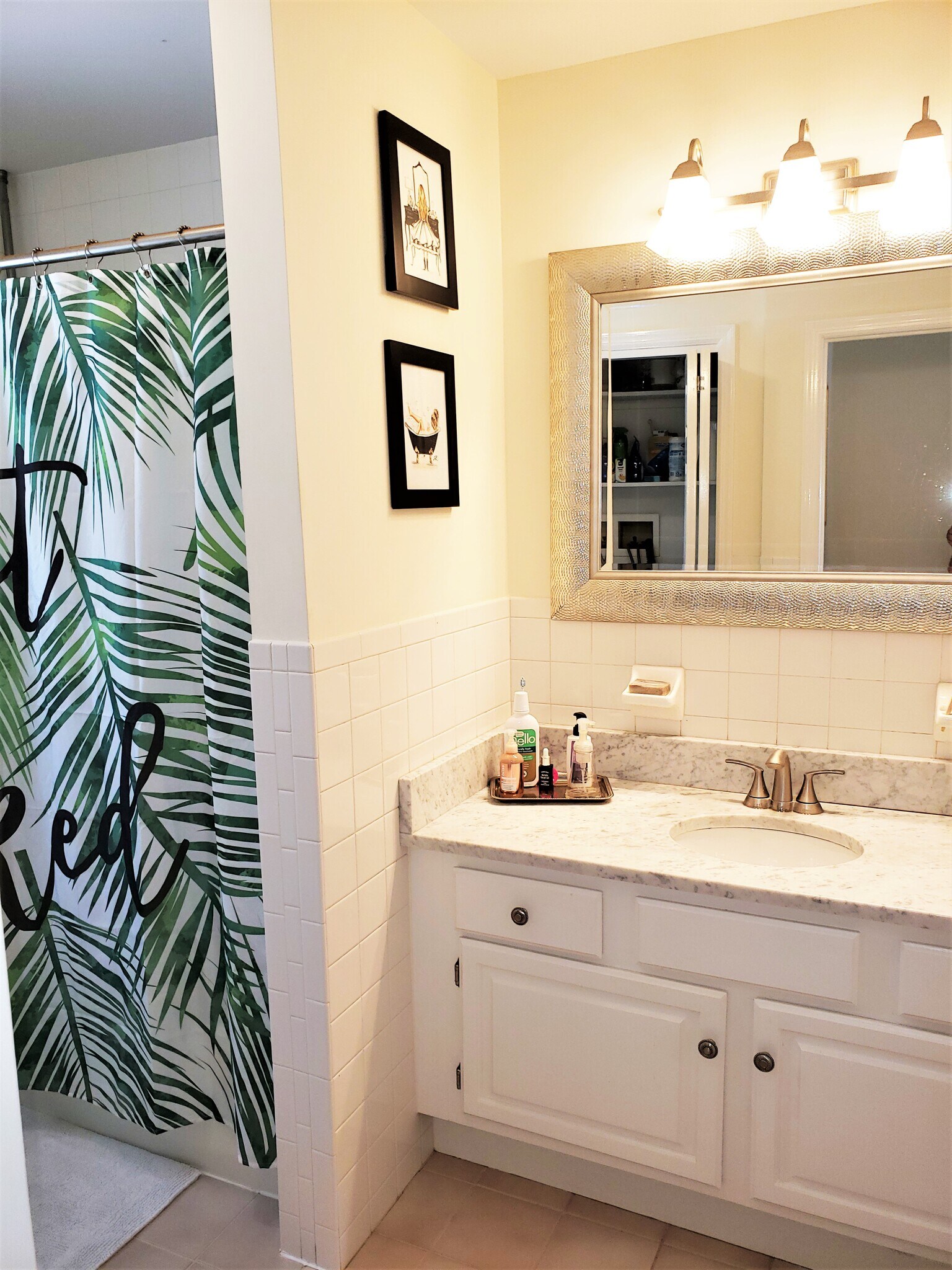 Full Bath - 377 Hope St