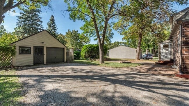 Building Photo - 828 15th St SW