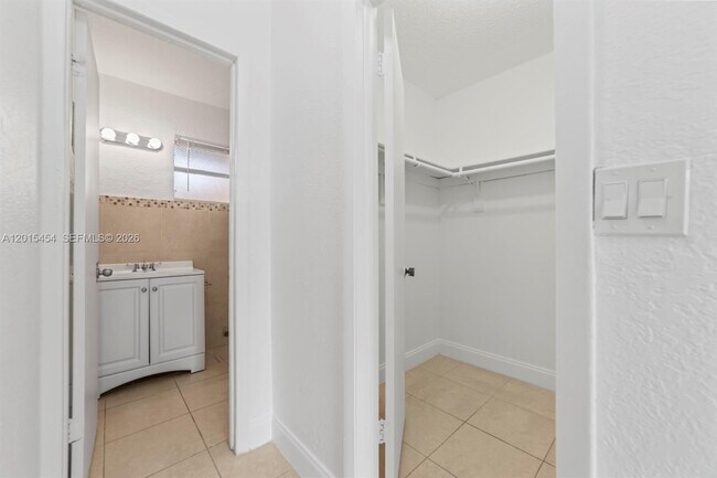 Building Photo - 525 W 69th St