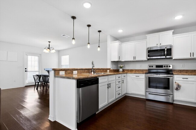 Building Photo - 507 Eisenhower Dr