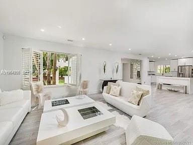 Building Photo - 10 Prospect Dr