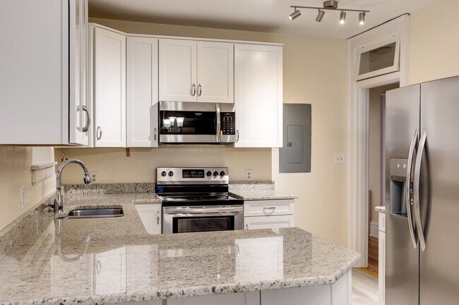 Interior Photo - 2602-2606 Monument Ave