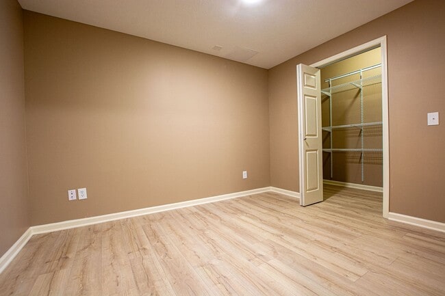 Building Photo - Extremely Spacious 3 Bedroom / 2.5 Bath Home in Bellevue!