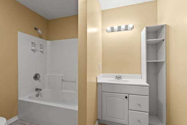 Building Photo - 216 N 2nd St