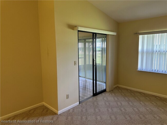 Building Photo - 2531 N Orangewood St
