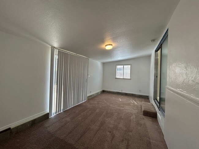 Building Photo - Charming Single Story 2-Bedroom Home in Ma...